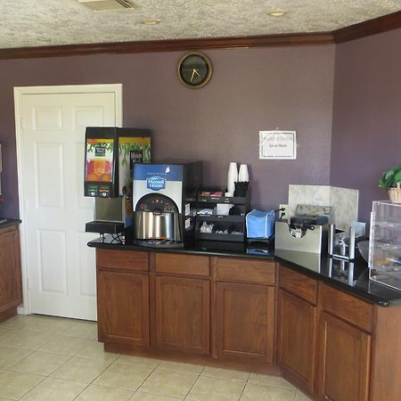 Americas Best Value Inn & Suites Hempstead Bagian luar foto