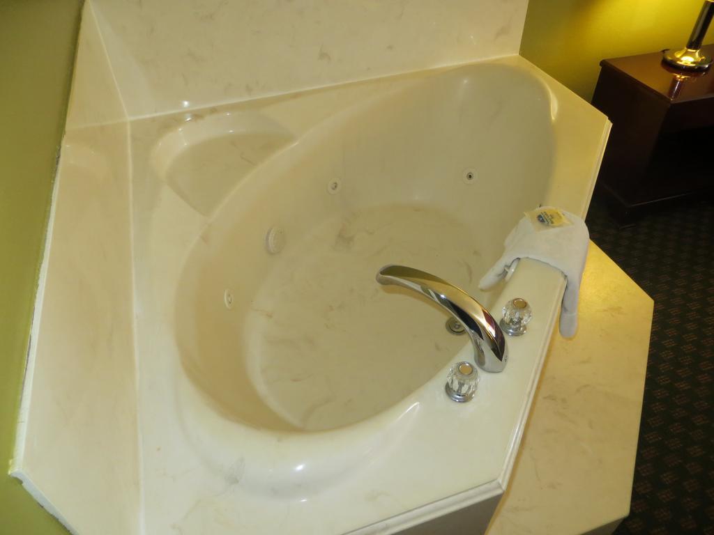 Americas Best Value Inn & Suites Hempstead Ruang foto
