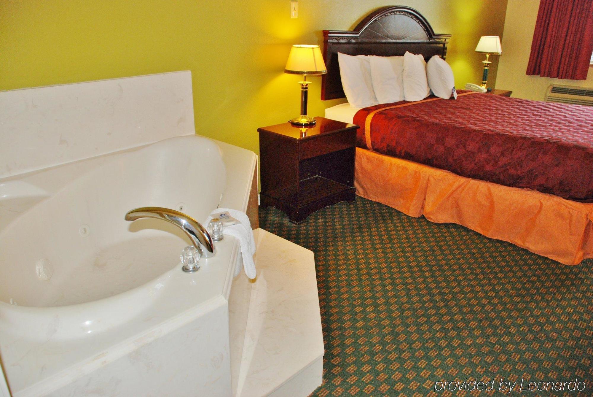 Americas Best Value Inn & Suites Hempstead Bagian luar foto