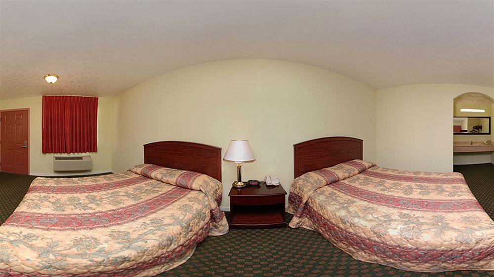 Americas Best Value Inn & Suites Hempstead Bagian luar foto