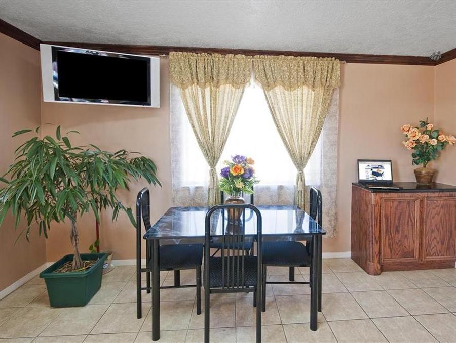 Americas Best Value Inn & Suites Hempstead Bagian luar foto
