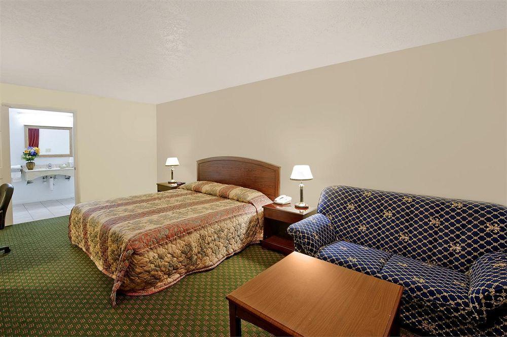 Americas Best Value Inn & Suites Hempstead Bagian luar foto