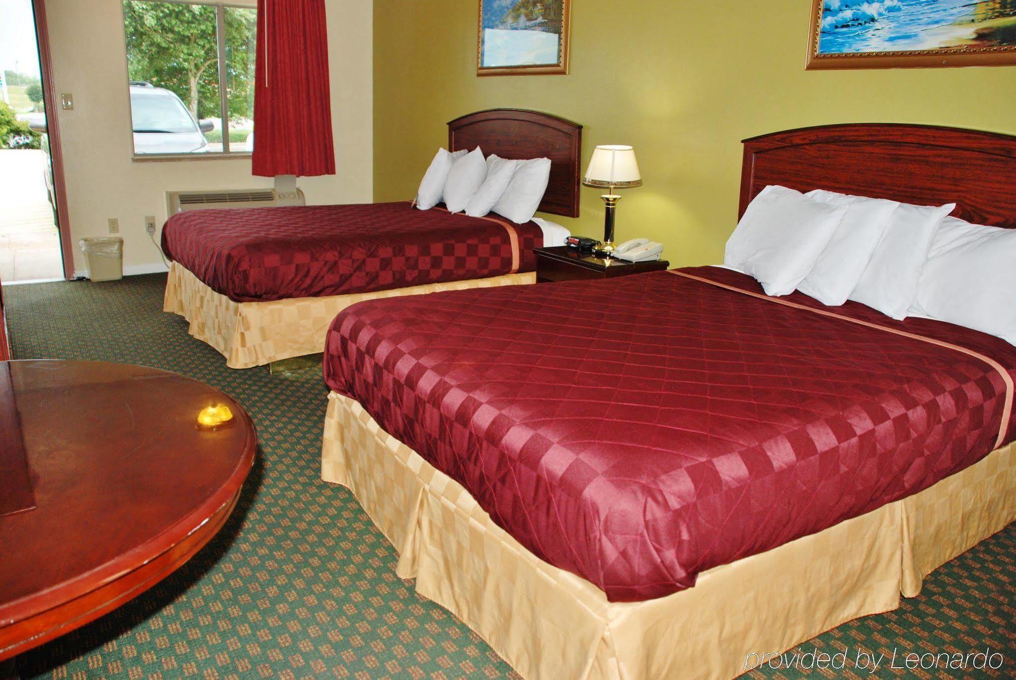 Americas Best Value Inn & Suites Hempstead Bagian luar foto