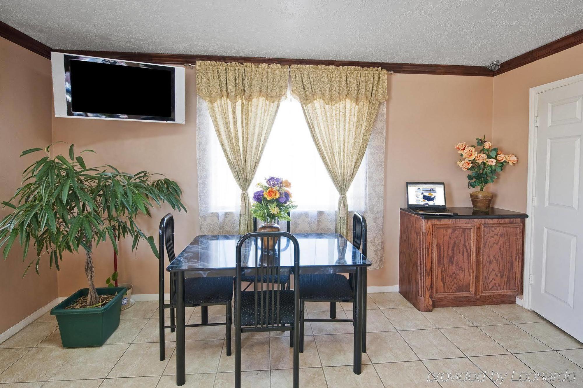 Americas Best Value Inn & Suites Hempstead Bagian luar foto