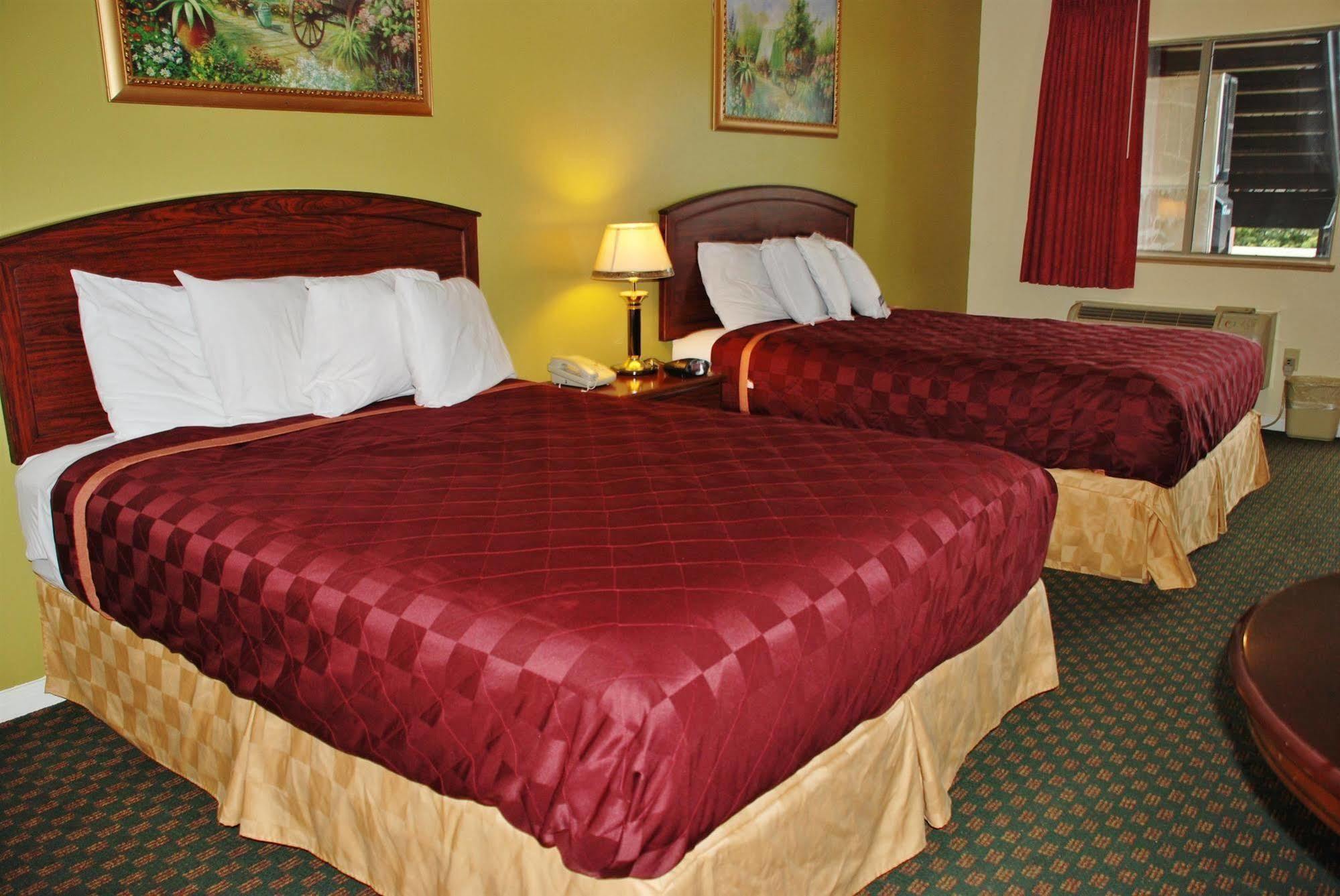 Americas Best Value Inn & Suites Hempstead Bagian luar foto